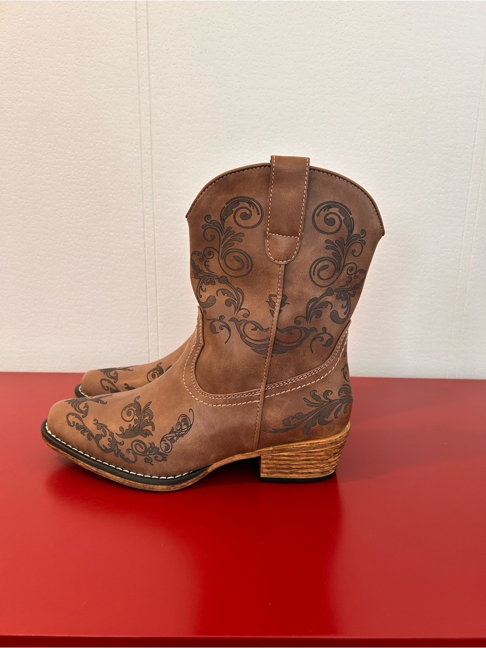 Dream Pairs Size 7 Brown Embroidered Western Short Boots - Picture 7 of 12